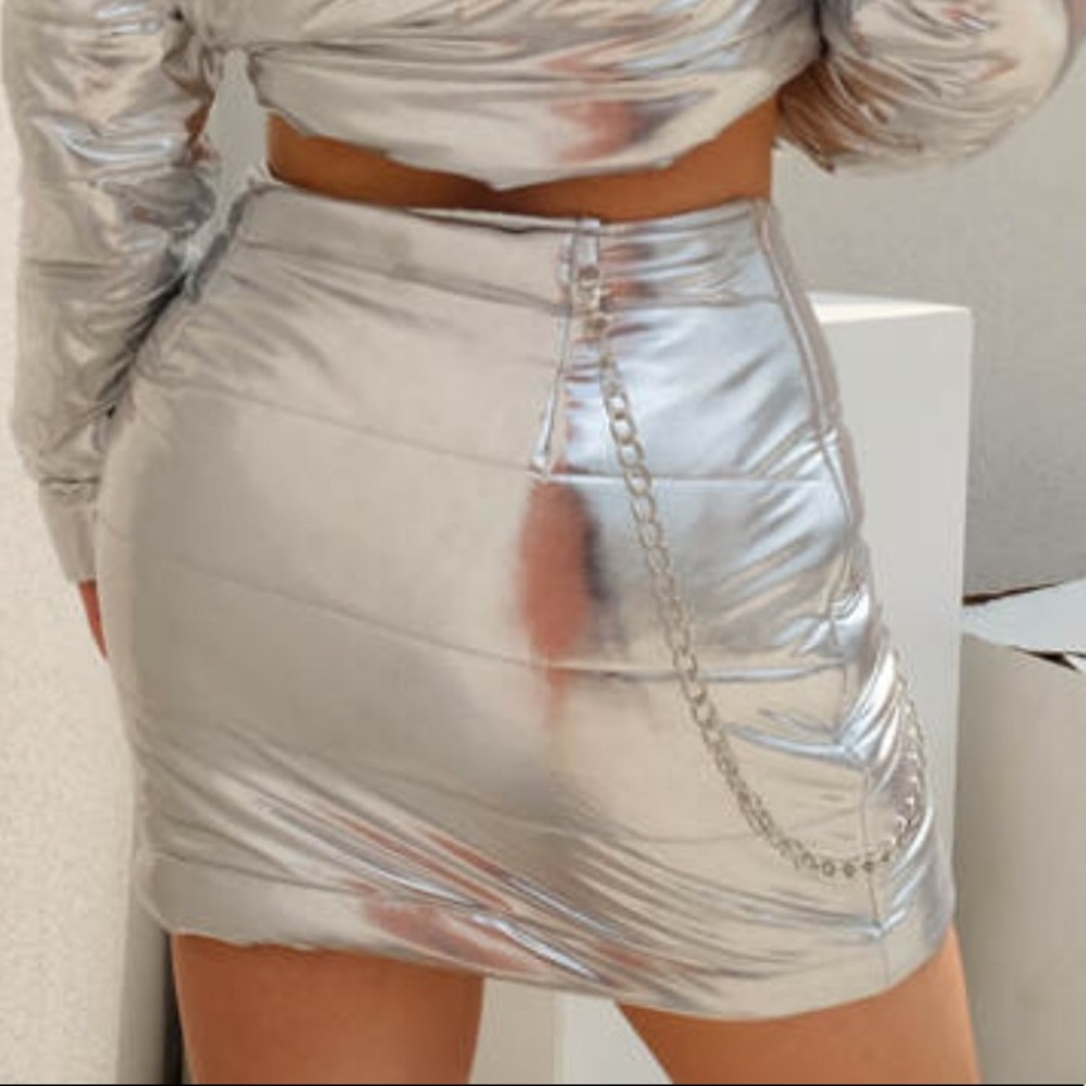 Sliver Skirt With Chain ⛓ - Picture 4 of 5